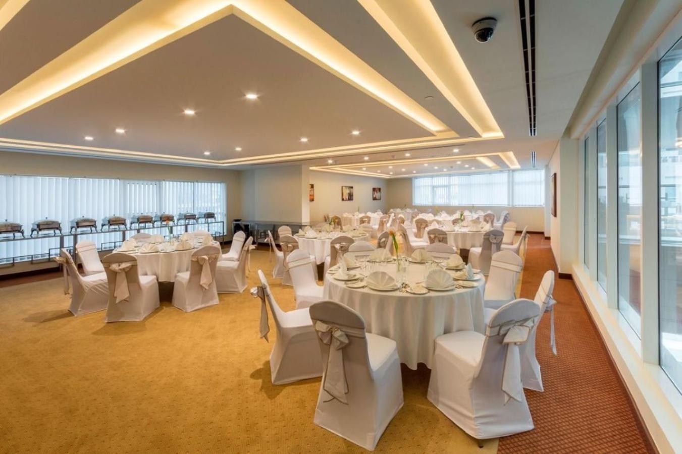 Golden Tulip Media Hotel Dubai Esterno foto