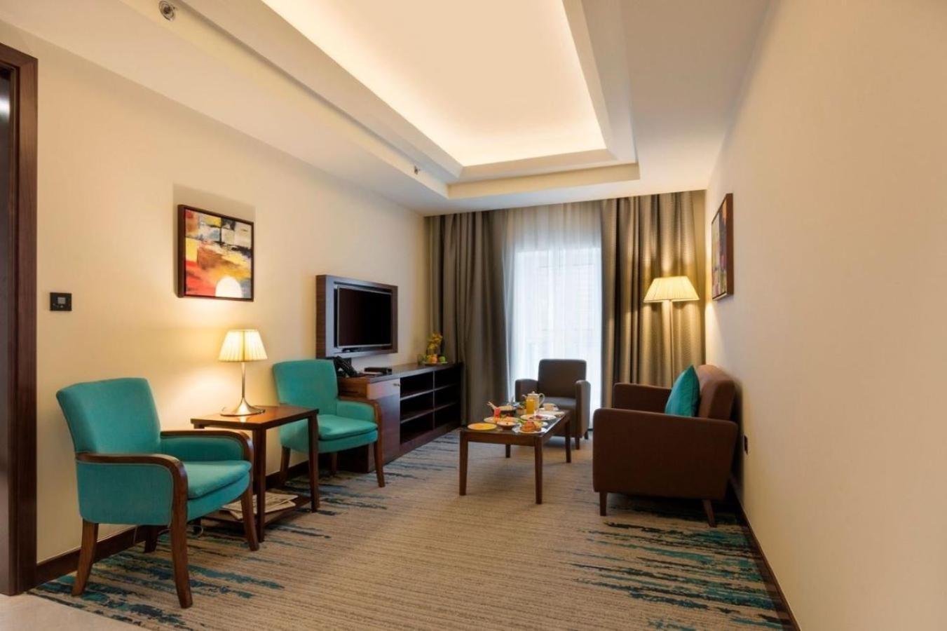 Golden Tulip Media Hotel Dubai Esterno foto
