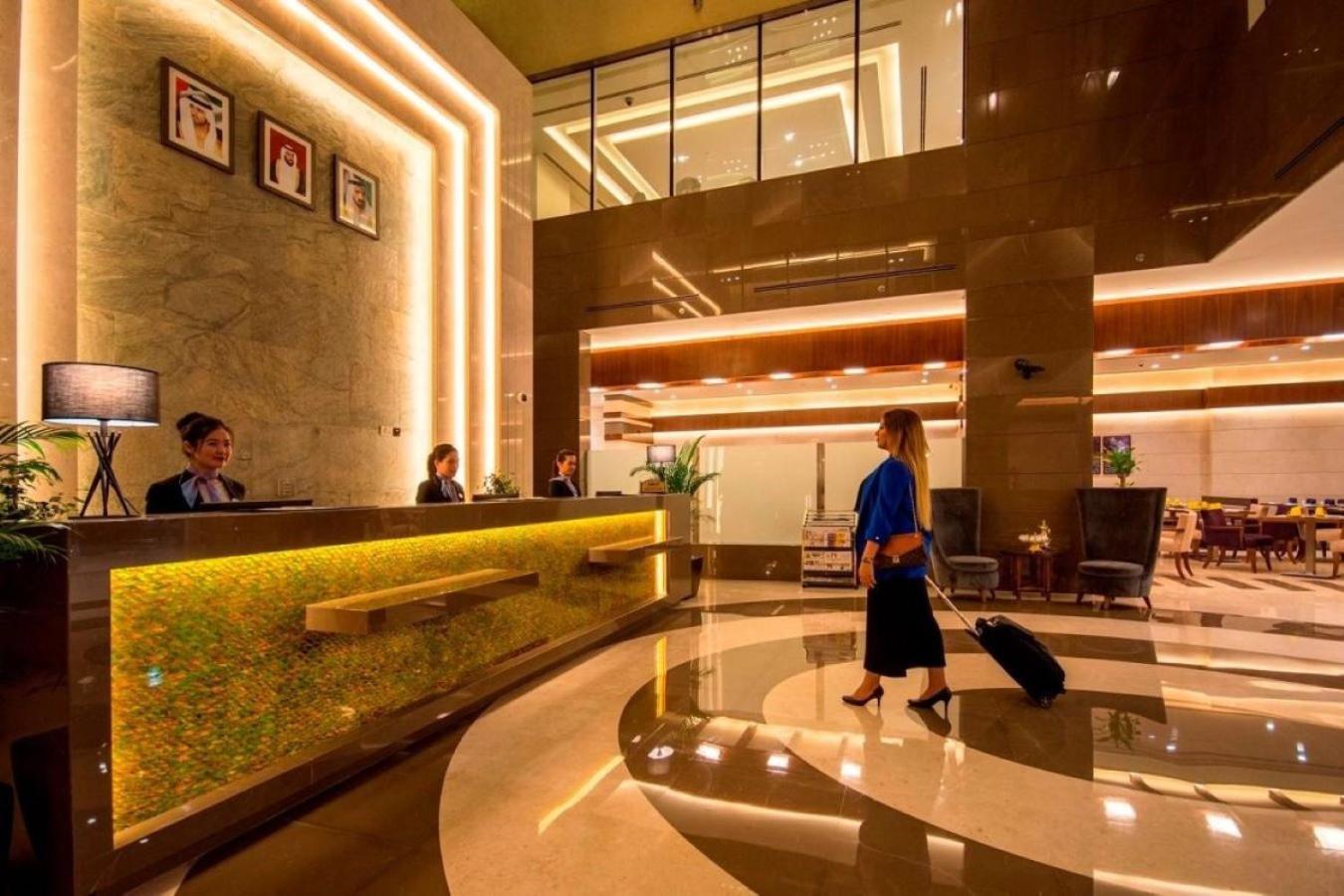 Golden Tulip Media Hotel Dubai Esterno foto