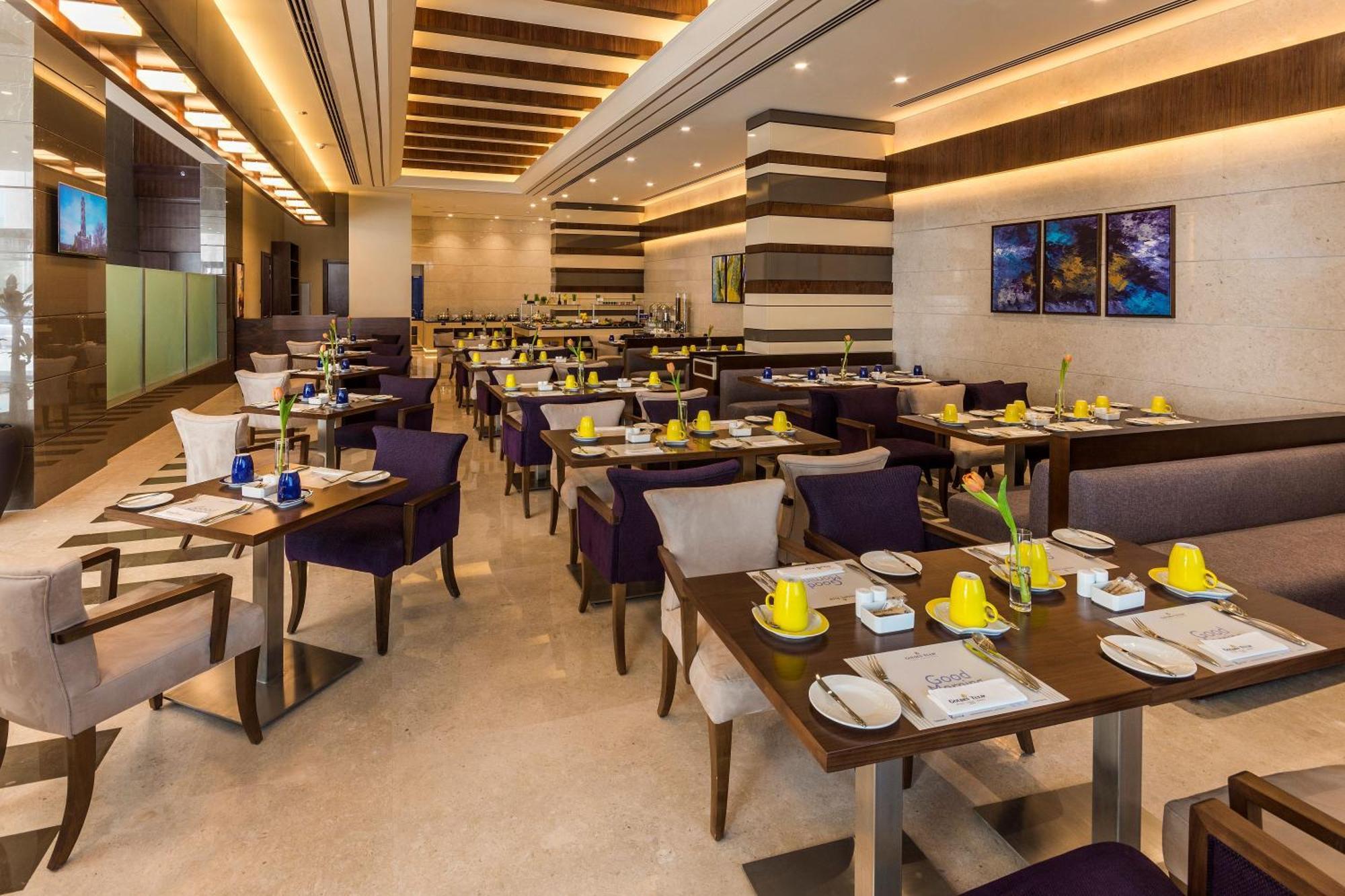 Golden Tulip Media Hotel Dubai Esterno foto