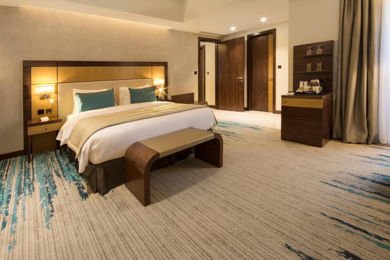Golden Tulip Media Hotel Dubai Esterno foto