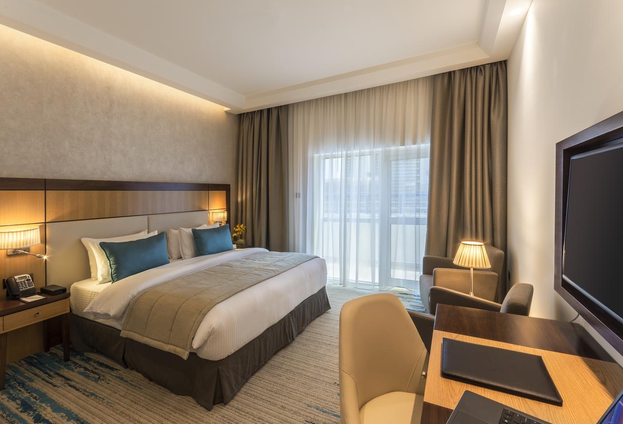Golden Tulip Media Hotel Dubai Esterno foto