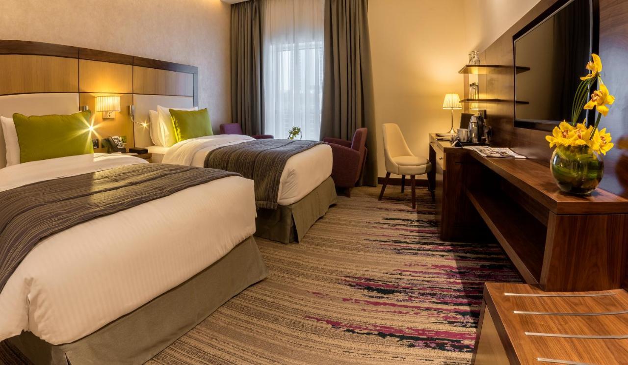 Golden Tulip Media Hotel Dubai Esterno foto