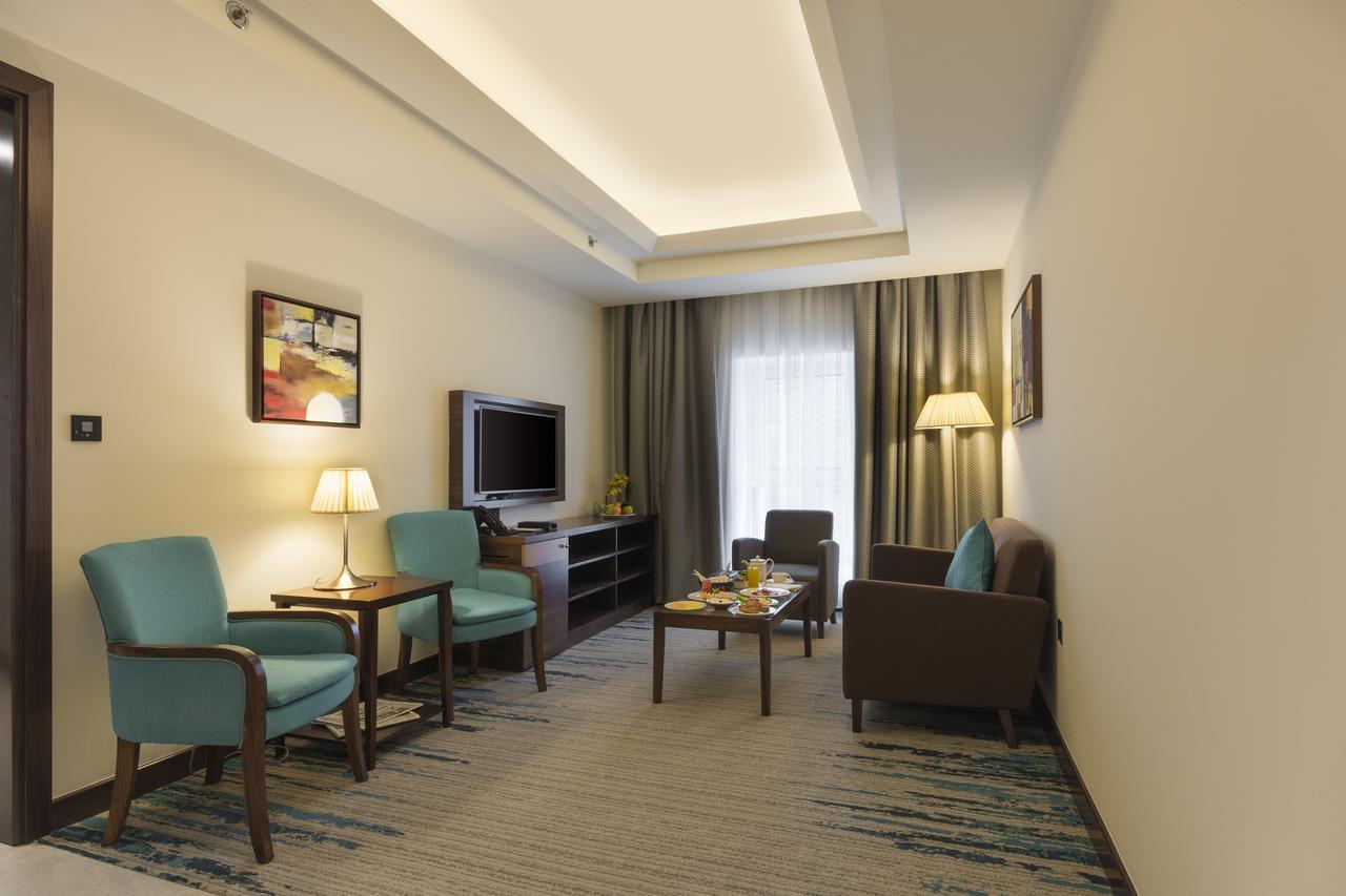 Golden Tulip Media Hotel Dubai Esterno foto