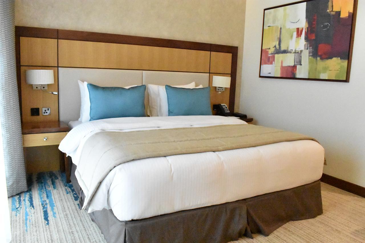 Golden Tulip Media Hotel Dubai Esterno foto