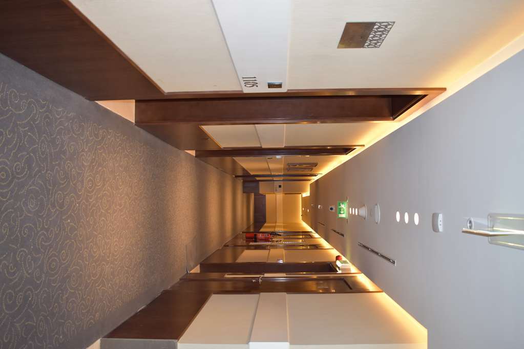 Golden Tulip Media Hotel Dubai Esterno foto