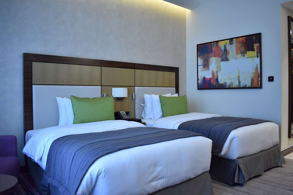 Golden Tulip Media Hotel Dubai Esterno foto