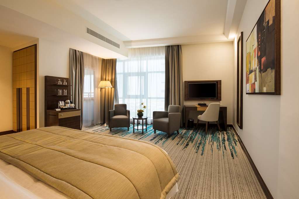 Golden Tulip Media Hotel Dubai Esterno foto