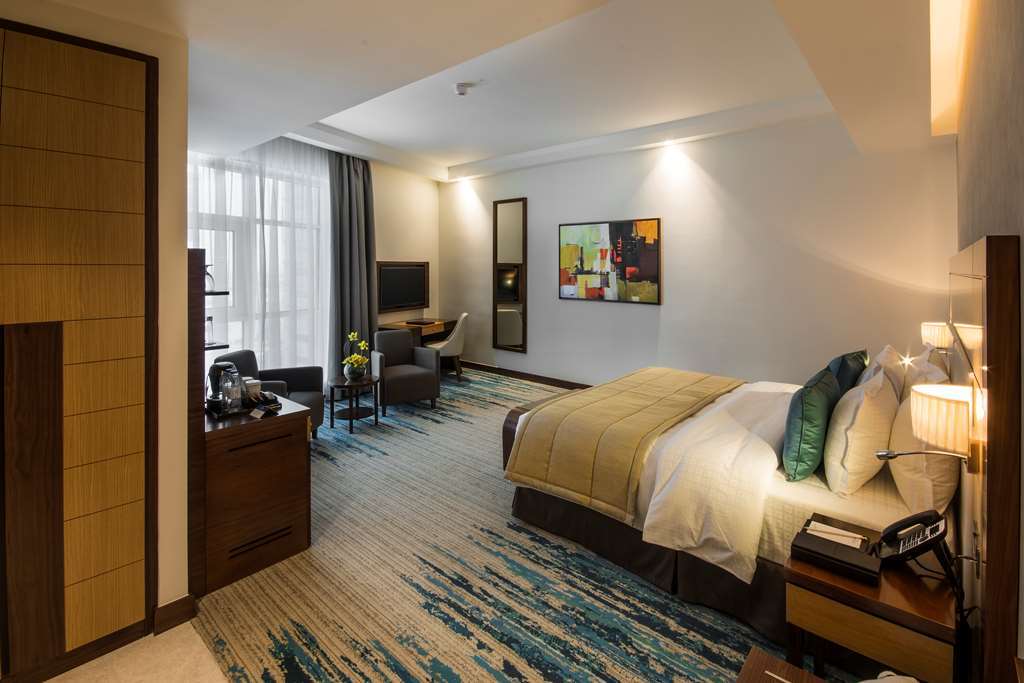 Golden Tulip Media Hotel Dubai Esterno foto