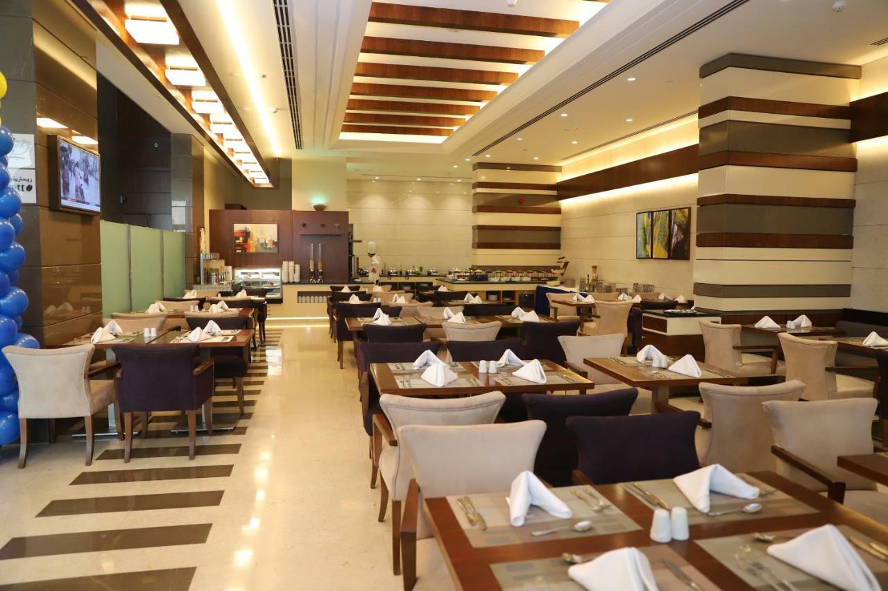 Golden Tulip Media Hotel Dubai Esterno foto