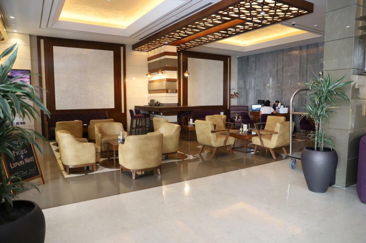 Golden Tulip Media Hotel Dubai Esterno foto