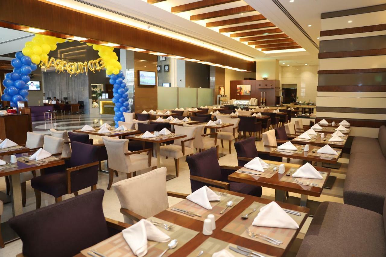 Golden Tulip Media Hotel Dubai Esterno foto