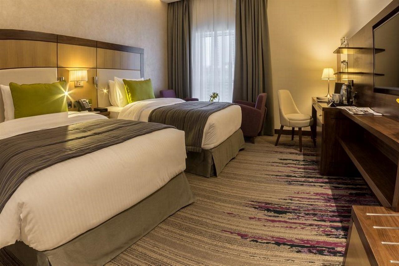 Golden Tulip Media Hotel Dubai Esterno foto