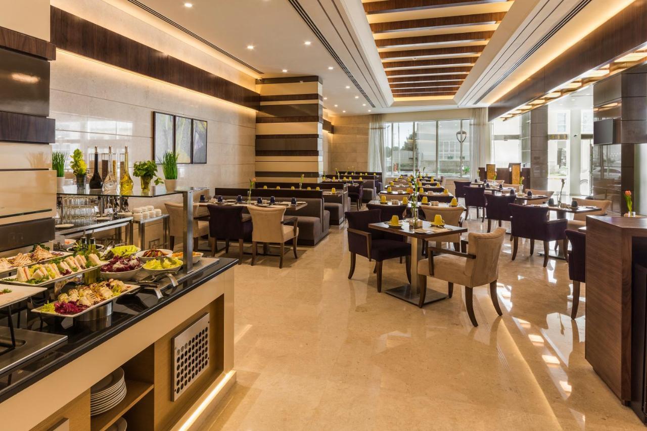 Golden Tulip Media Hotel Dubai Esterno foto